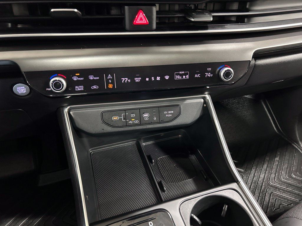 Certified 2025 Kia Carnival SX Prestige FWD image 23