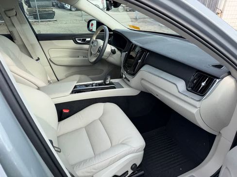 Used 2024 Volvo XC60 B5 Plus w/ Protection Package Premier image 18