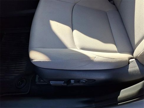 Used 2023 Toyota Venza LE image 15