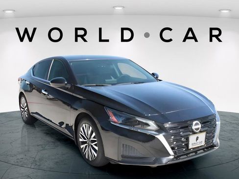 Used 2023 Nissan Altima 2.5 SV image 1