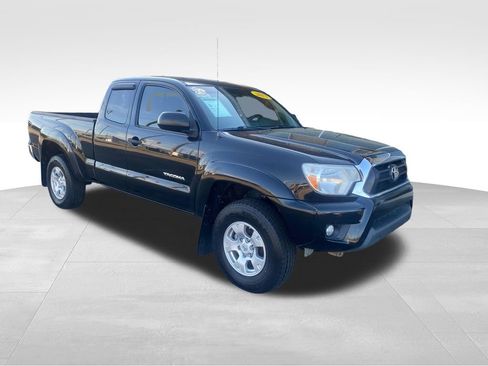 Used 2015 Toyota Tacoma 4x4 Access Cab V6 w/ SR5 Package image 11