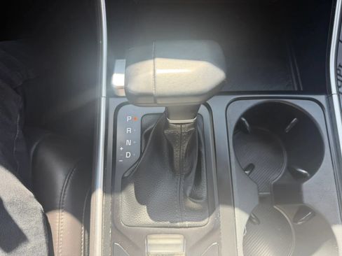 Used 2025 Kia Carnival FWD image 21