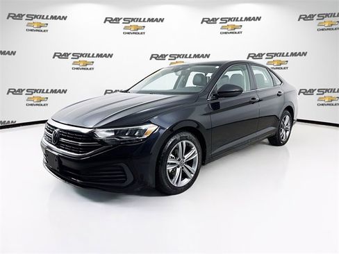 Used 2024 Volkswagen Jetta SE image 3