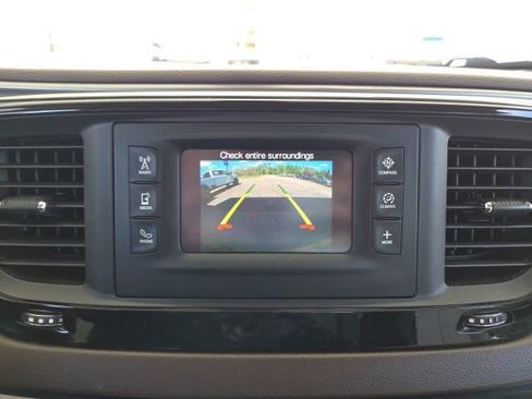 Used 2017 Chrysler Pacifica Touring-L FWD image 10