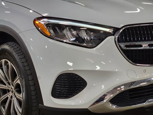 Used 2025 Mercedes-Benz GLC 300 4MATIC image 13