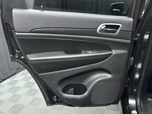 Used 2015 Jeep Grand Cherokee Altitude image 25