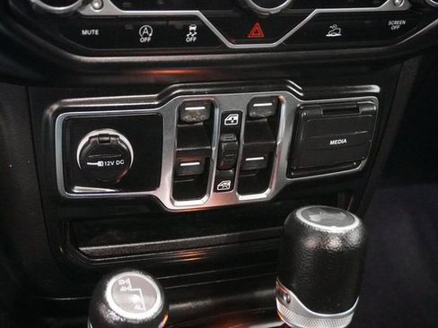 Used 2021 Jeep Wrangler Unlimited Sahara image 36