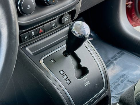 Used 2012 Jeep Patriot Latitude FWD image 11