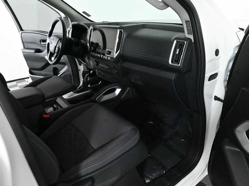 Used 2025 Nissan Frontier SV RWD image 8