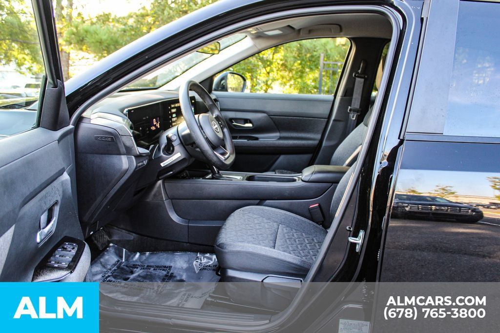Used 2025 Nissan Kicks SV FWD image 10