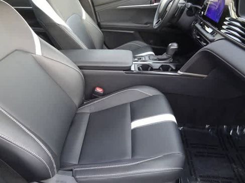 Used 2025 Toyota Camry SE FWD image 13