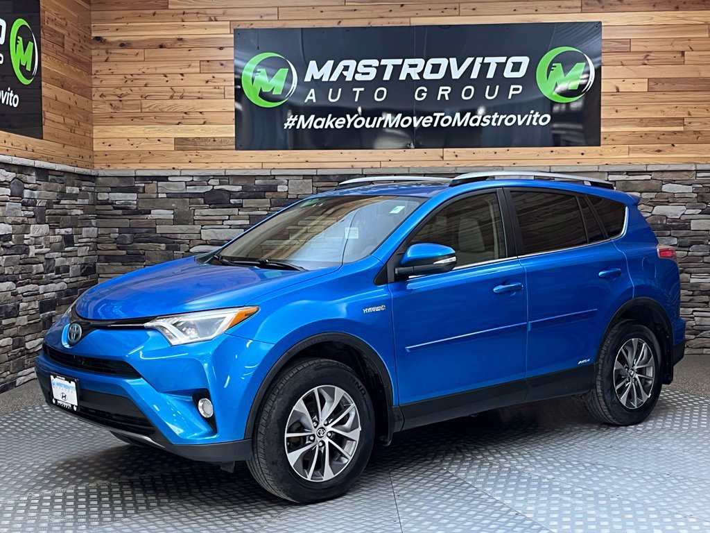 Used 2017 Toyota RAV4 XLE AWD/4WD image 6