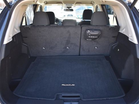 Used 2025 Nissan Rogue SV image 17