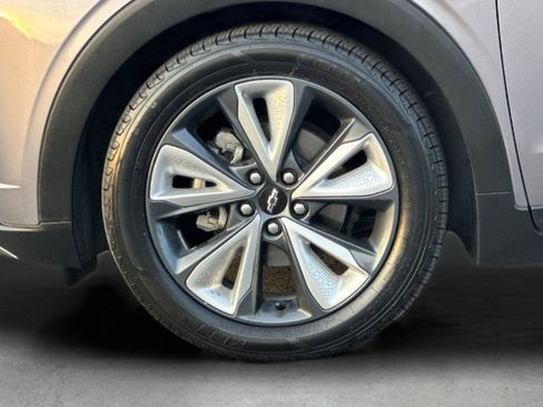 Used 2022 Chevrolet Bolt EUV LT w/ Convenience Package image 35