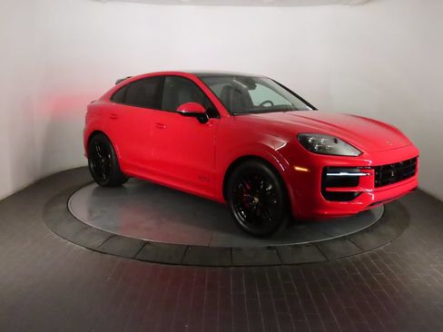 Certified 2025 Porsche Cayenne GTS AWD/4WD image 9