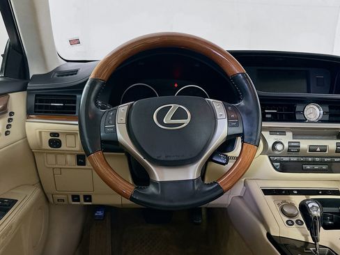 Used 2013 Lexus ES 300h w/ Premium Pkg FWD image 17