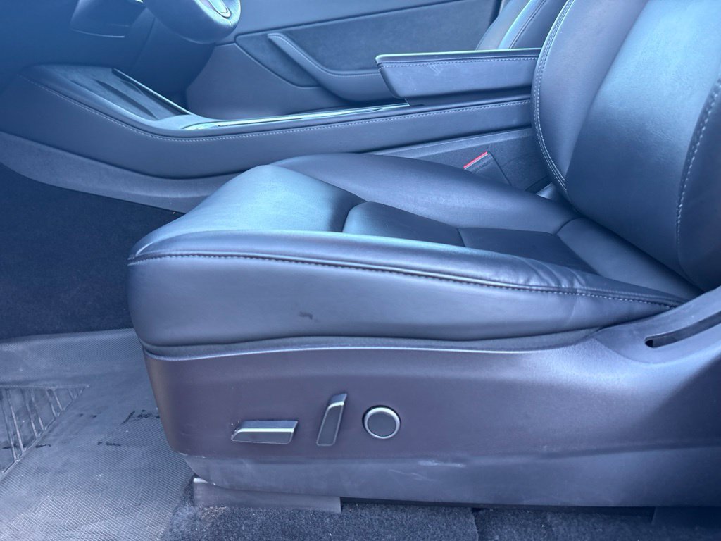 Used 2022 Tesla Model Y Long Range AWD/4WD image 17