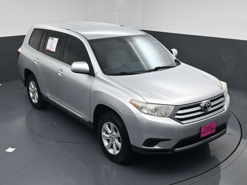 Used 2013 Toyota Highlander FWD image 12
