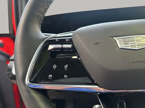 Certified 2025 Cadillac Optiq Sport 2 image 30