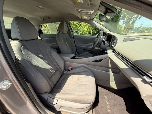 Used 2023 Hyundai Elantra Blue FWD image 31