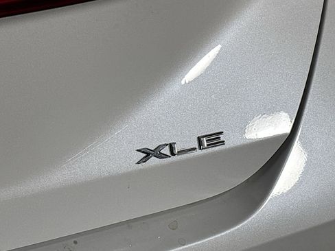 Used 2022 Toyota Avalon XLE w/ Moonroof Package image 25