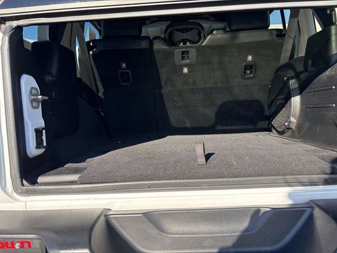 Used 2018 Jeep Wrangler Unlimited Sahara w/ Uconnect 4C Nav & Sound Group image 13