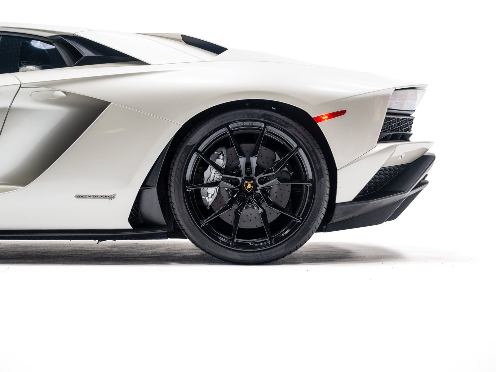 Used 2018 Lamborghini Aventador S AWD/4WD image 13