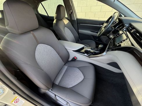 Used 2018 Toyota Camry LE image 36
