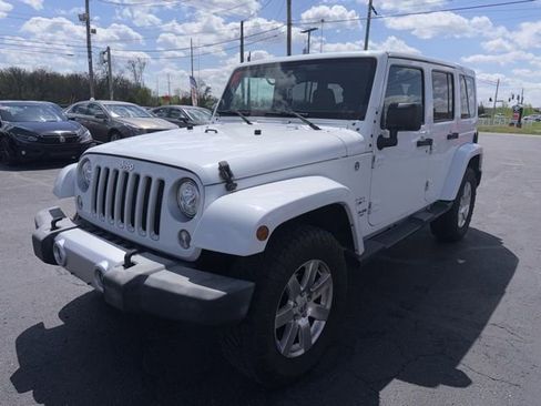 Used 2017 Jeep Wrangler Unlimited Sahara w/ Connectivity Group AWD/4WD image 3