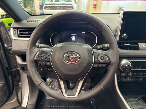 Used 2024 Toyota RAV4 SE w/ Convenience Package image 31