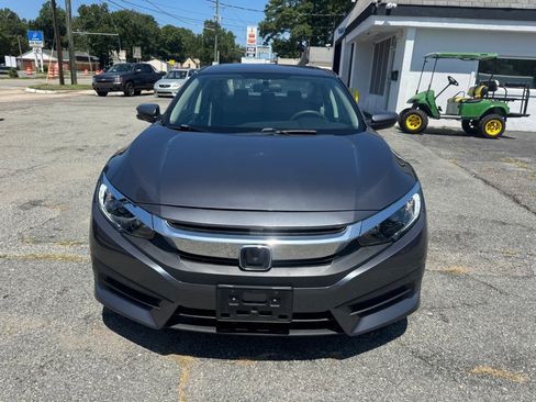 Used 2017 Honda Civic EX image 3