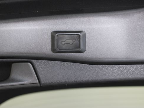 Used 2019 Toyota RAV4 Limited FWD image 36