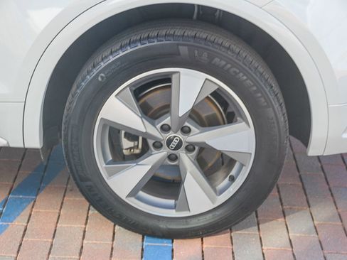 Used 2023 Audi Q5 2.0T Premium w/ Convenience Package image 6