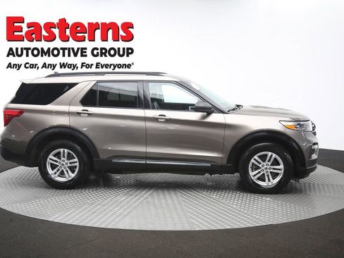 Used 2021 Ford Explorer XLT w/ Equipment Group 202A AWD/4WD image 45