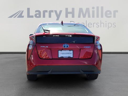 Used 2018 Toyota Prius Four Touring w/ Premium Convenience Package image 4