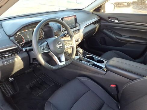 Used 2024 Nissan Altima 2.5 SV image 8