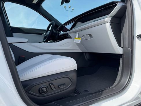 New 2026 Jeep Cherokee Limited image 23