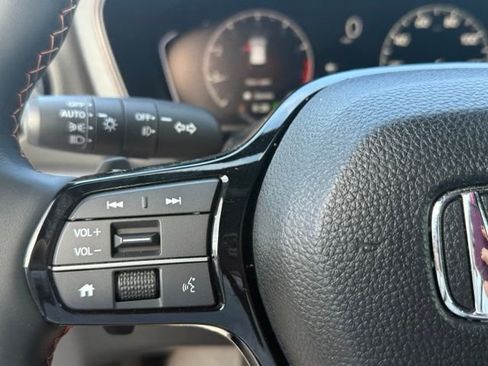 Used 2025 Honda Pilot TrailSport image 17