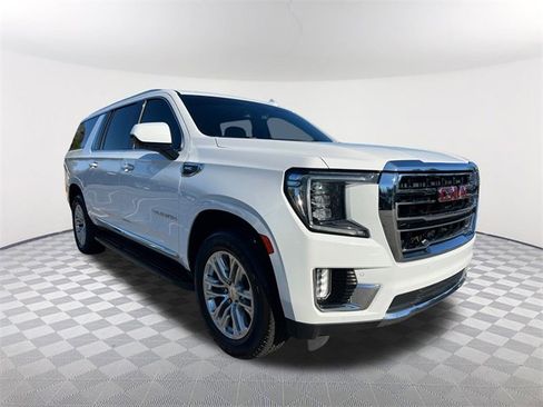 Used 2021 GMC Yukon XL SLT image 3
