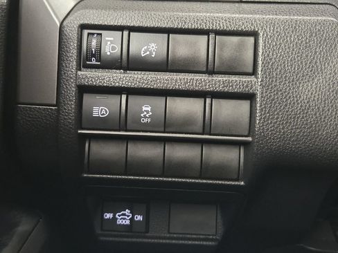 Used 2025 Toyota Tacoma SR5 AWD/4WD image 22
