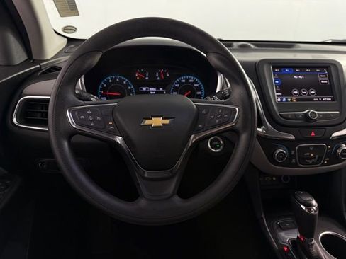 Used 2021 Chevrolet Equinox LS image 38