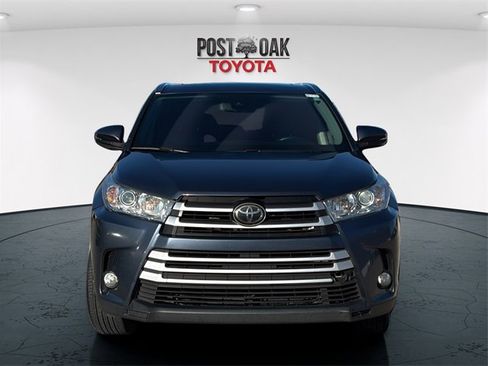 Used 2019 Toyota Highlander XLE image 2