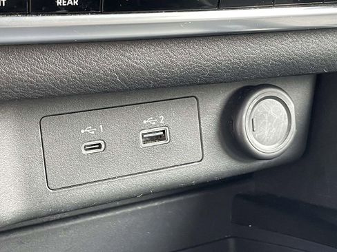 Used 2023 Nissan Rogue SV image 26