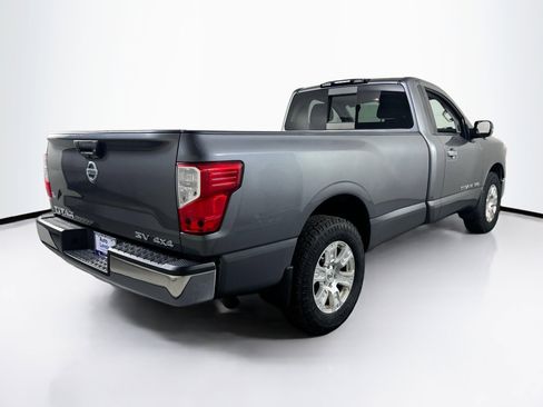 Used 2018 Nissan Titan SV image 5