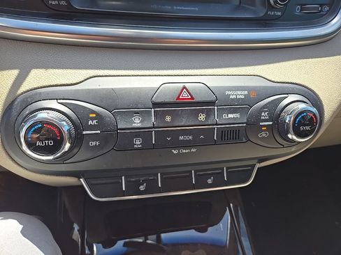 Used 2017 Kia Sorento EX w/ EX V6 Premium Package FWD image 16