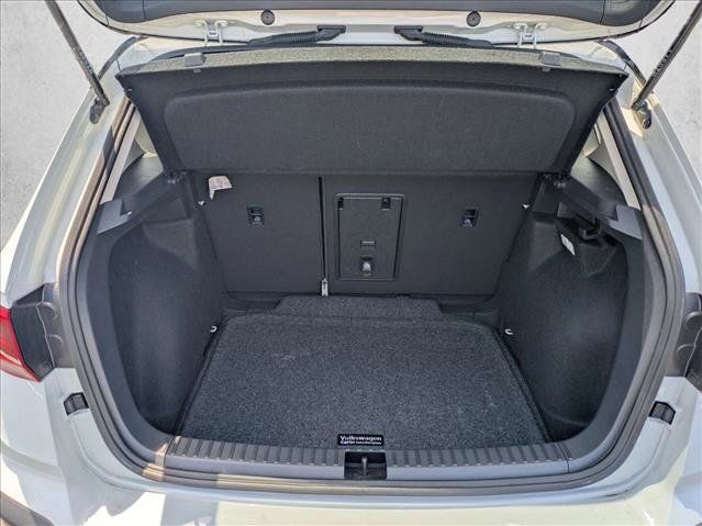 Used 2024 Volkswagen Taos SE w/ Panoramic Sunroof Package FWD image 6