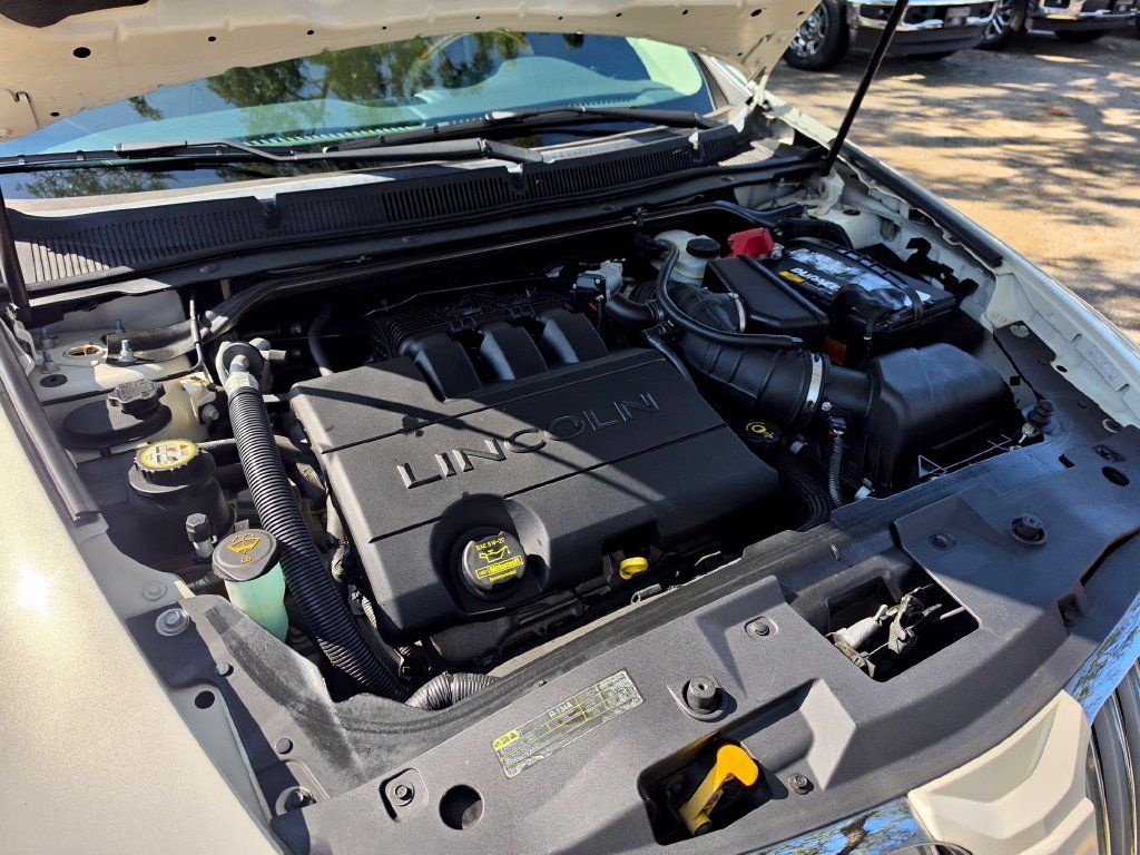 Used 2009 Lincoln MKS FWD image 13