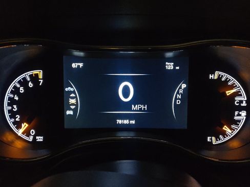 Used 2020 Jeep Grand Cherokee Altitude image 23