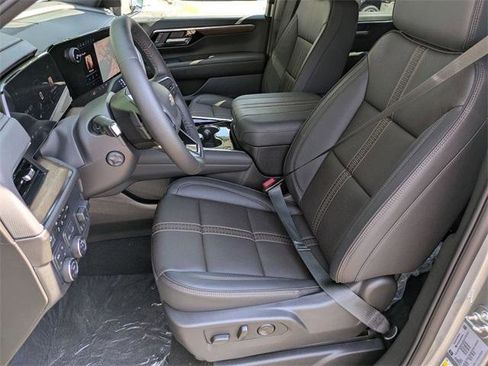 New 2025 Chevrolet Suburban High Country image 11