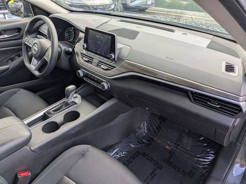 Used 2025 Nissan Altima 2.5 SV FWD image 31